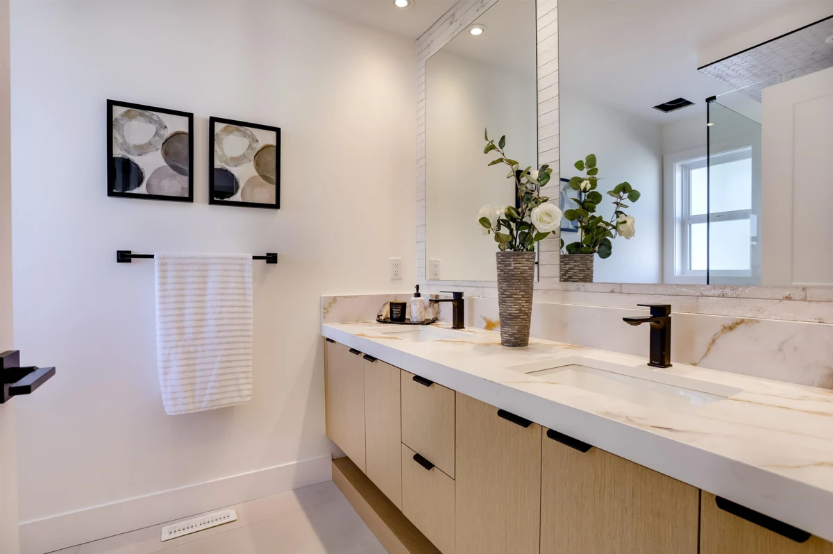 Laundry Room Photo of 2 20537 75a Avenue, Langley, BC