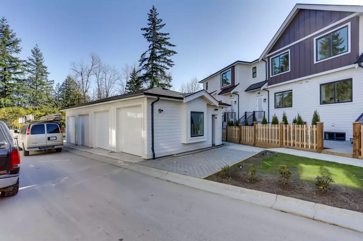 Outdoor Kitchen Photo of 2 20537 75a Avenue, Langley, BC
