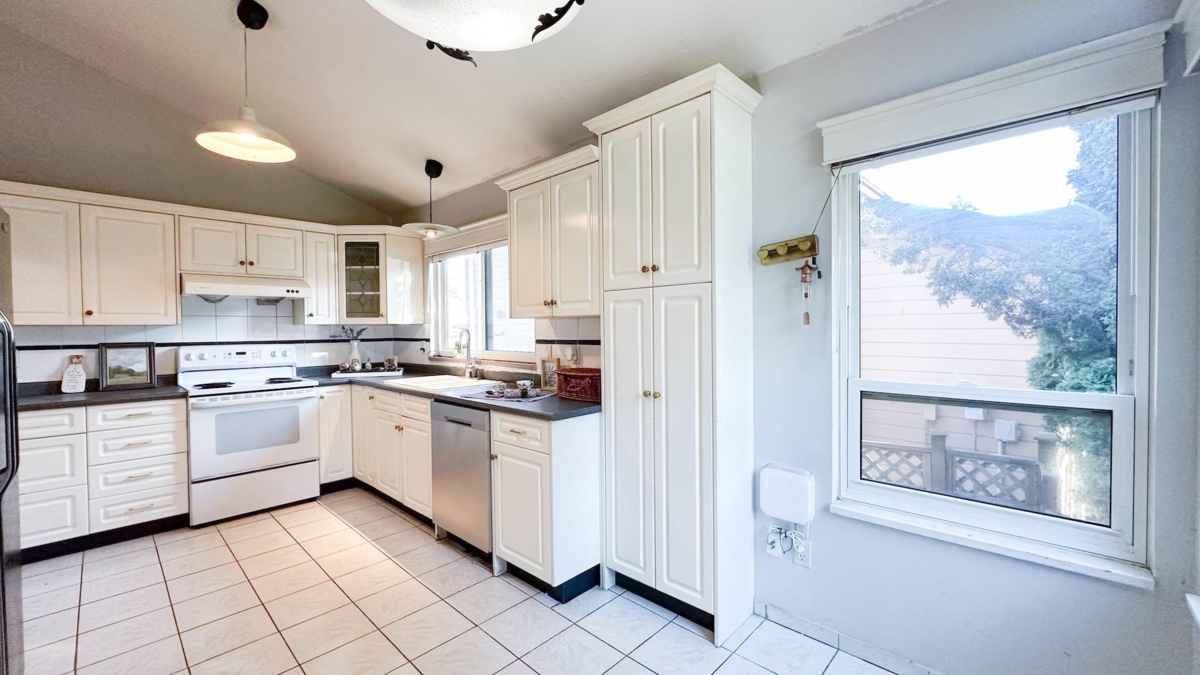 Dining Area Photo of 1169 Lansdowne Drive, Coquitlam, BC