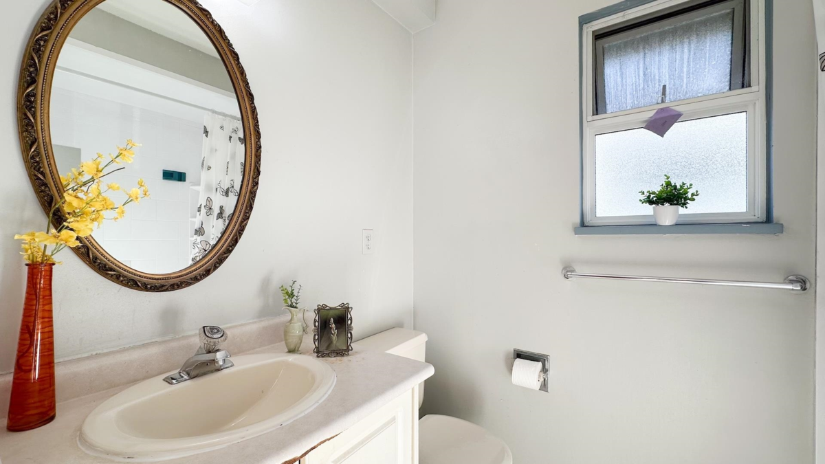 Entry Foyer Photo of 1169 Lansdowne Drive, Coquitlam, BC