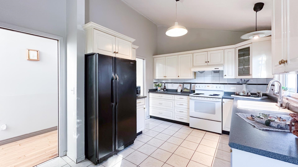 Kitchen Photo of 1169 Lansdowne Drive, Coquitlam, BC