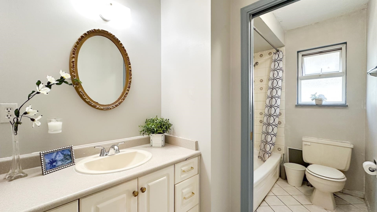 Mudroom Photo of 1169 Lansdowne Drive, Coquitlam, BC