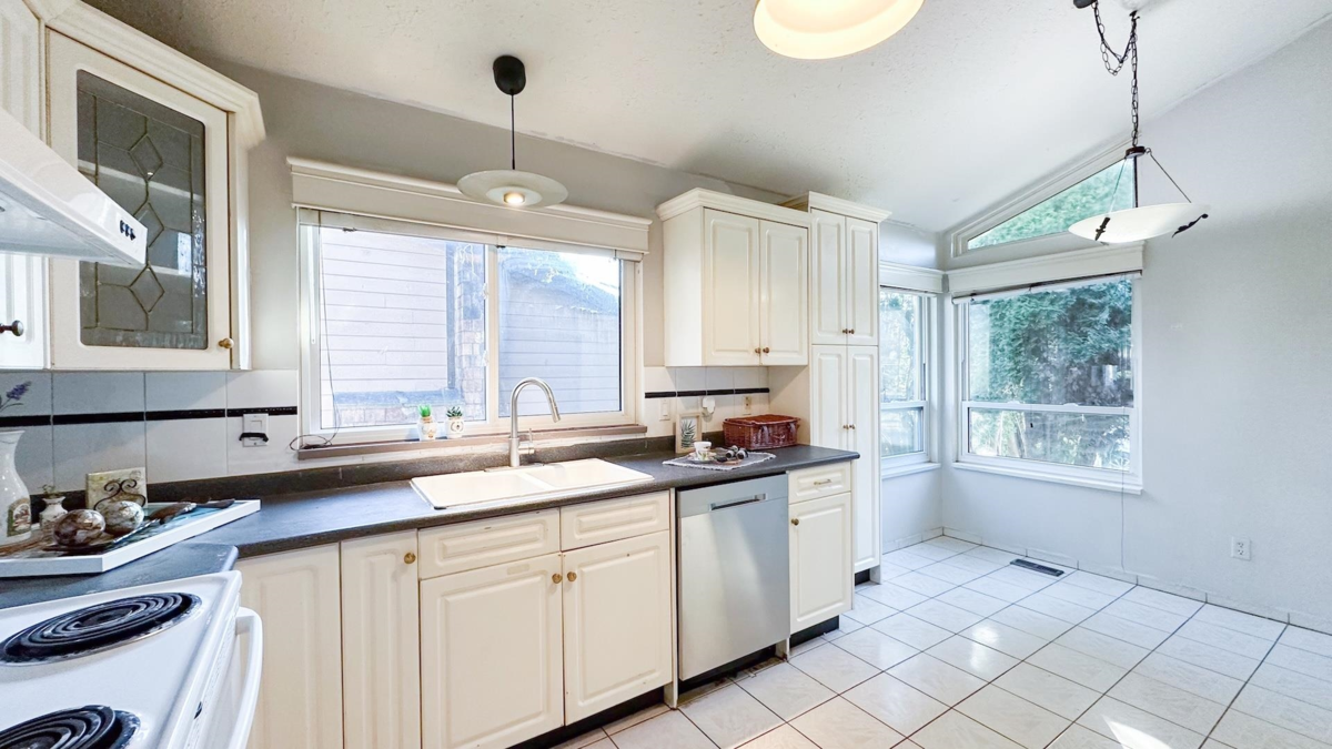 Pantry Photo of 1169 Lansdowne Drive, Coquitlam, BC