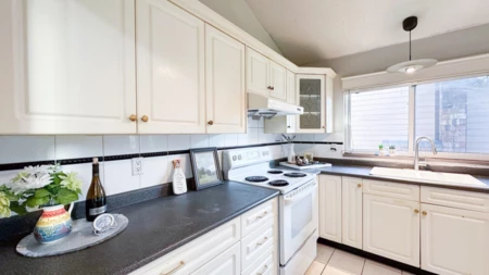 Breakfast Nook Photo of 1169 Lansdowne Drive, Coquitlam, BC