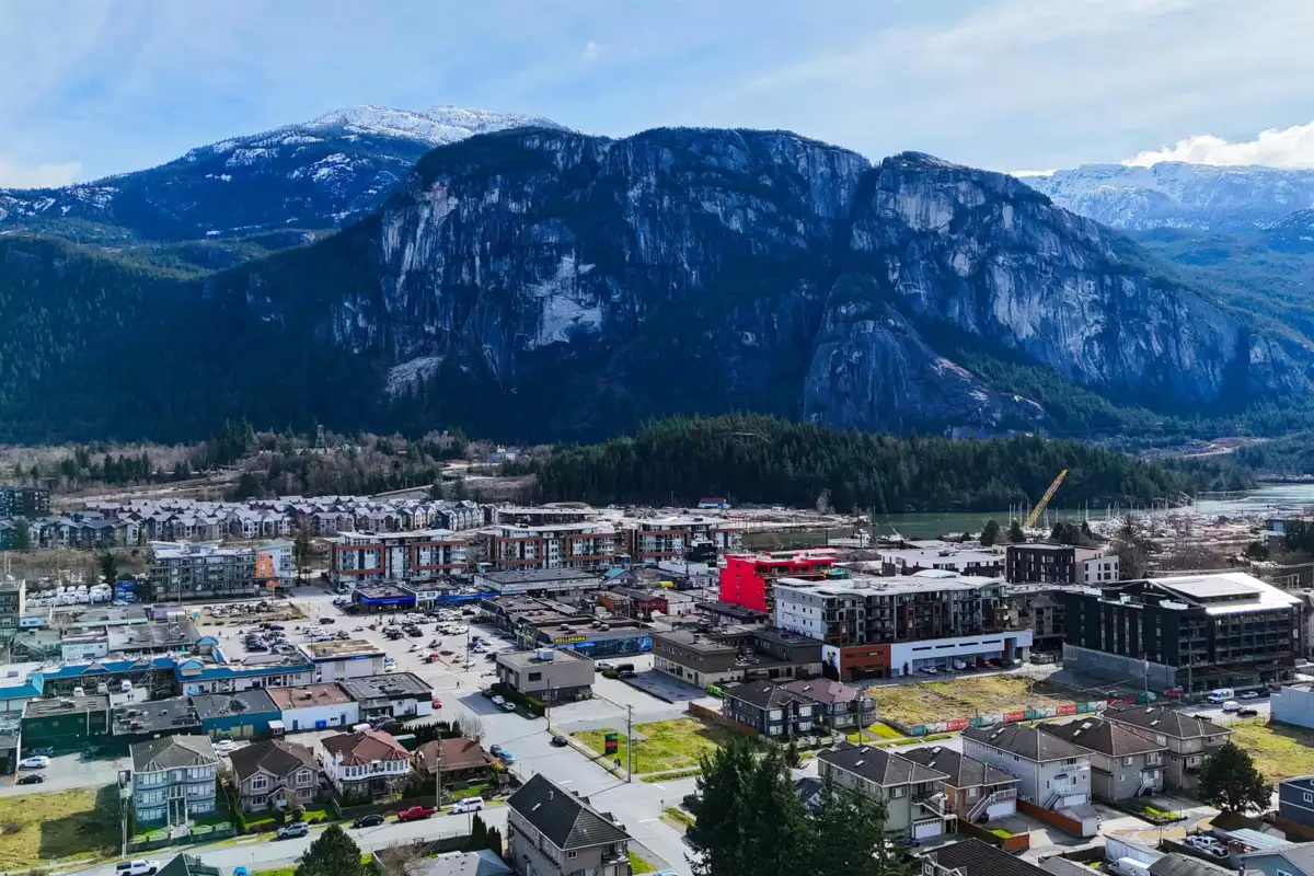 Entry Foyer Photo of 602 1211 Village Green Way, Squamish, BC