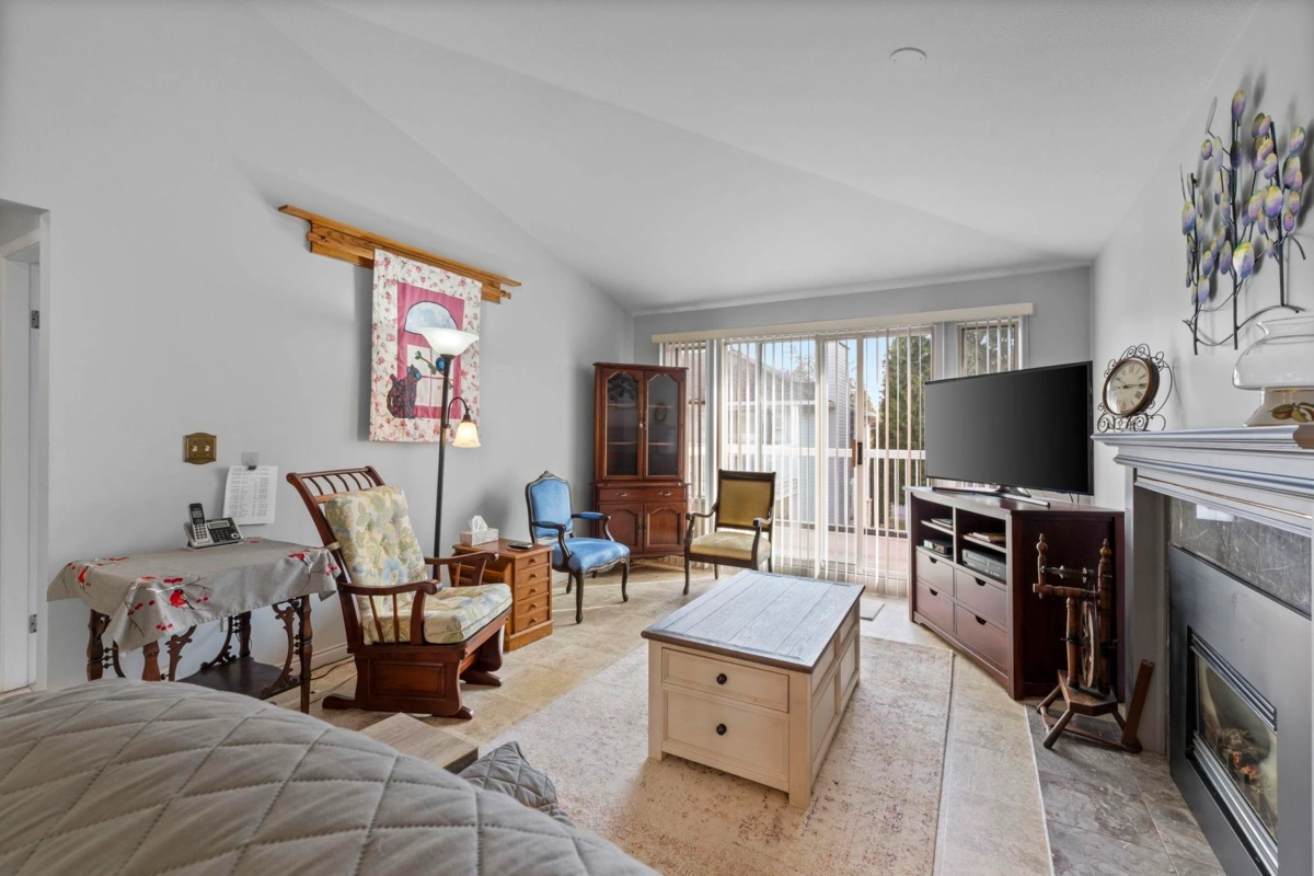 Breakfast Nook Photo of 6 13970 72 Avenue, Surrey, BC