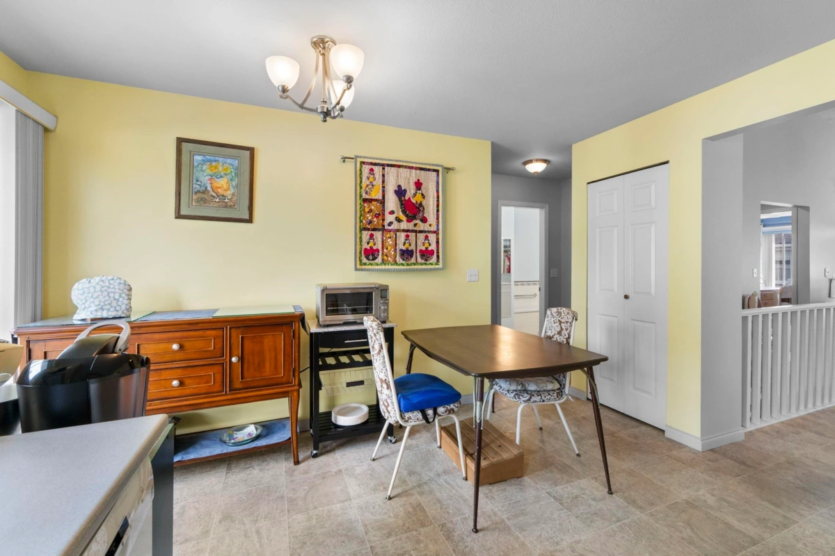 Guest Bathroom Photo of 6 13970 72 Avenue, Surrey, BC