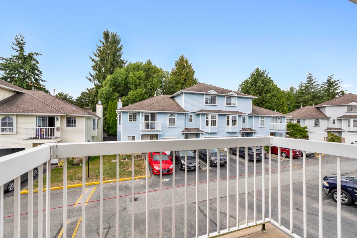 Kitchen Island Photo of 6 13970 72 Avenue, Surrey, BC
