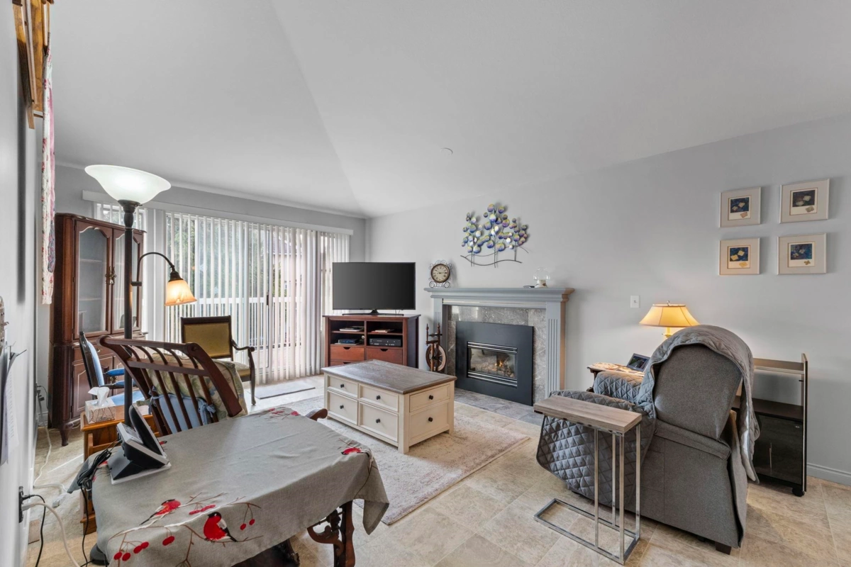 Living Room Photo of 6 13970 72 Avenue, Surrey, BC