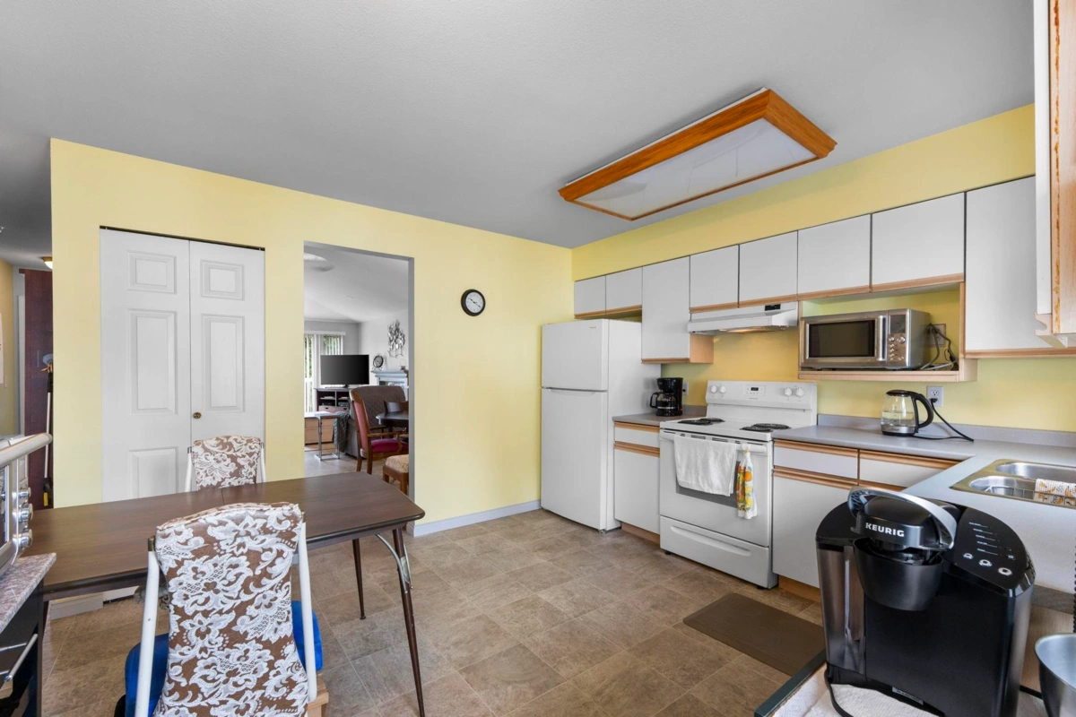 Powder Room Photo of 6 13970 72 Avenue, Surrey, BC