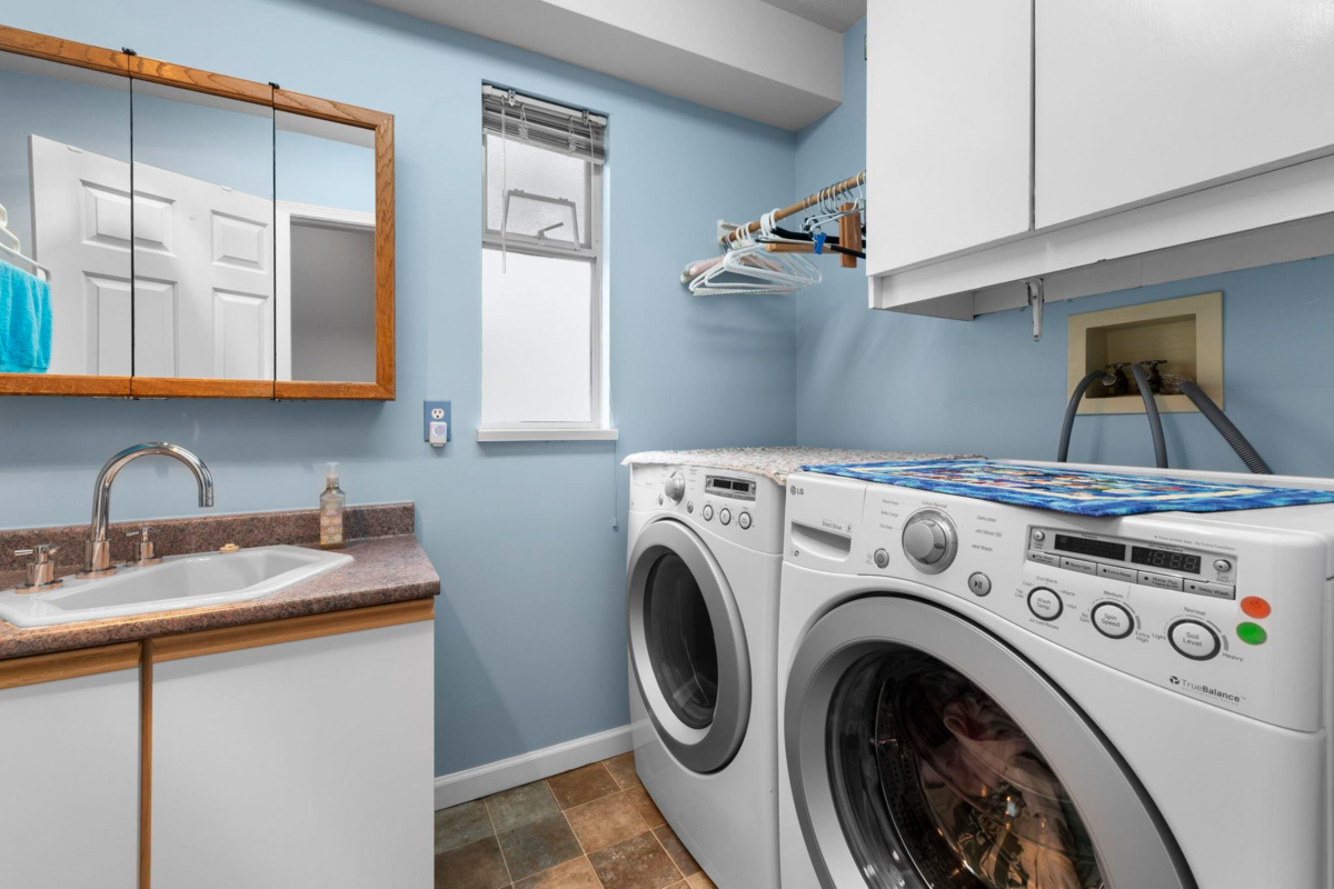 Swimming Pool Photo of 6 13970 72 Avenue, Surrey, BC