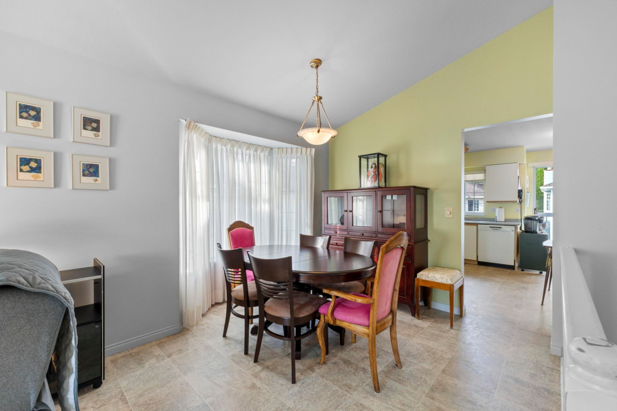 Walk-In Closet Photo of 6 13970 72 Avenue, Surrey, BC