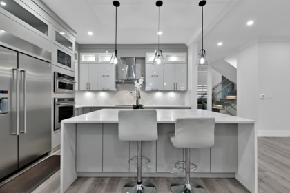 Kitchen Island Photo of 31063 N Deertrail Drive, Abbotsford, BC