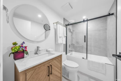 Kitchen Photo of 910 1050 Burrard Street, Vancouver, BC