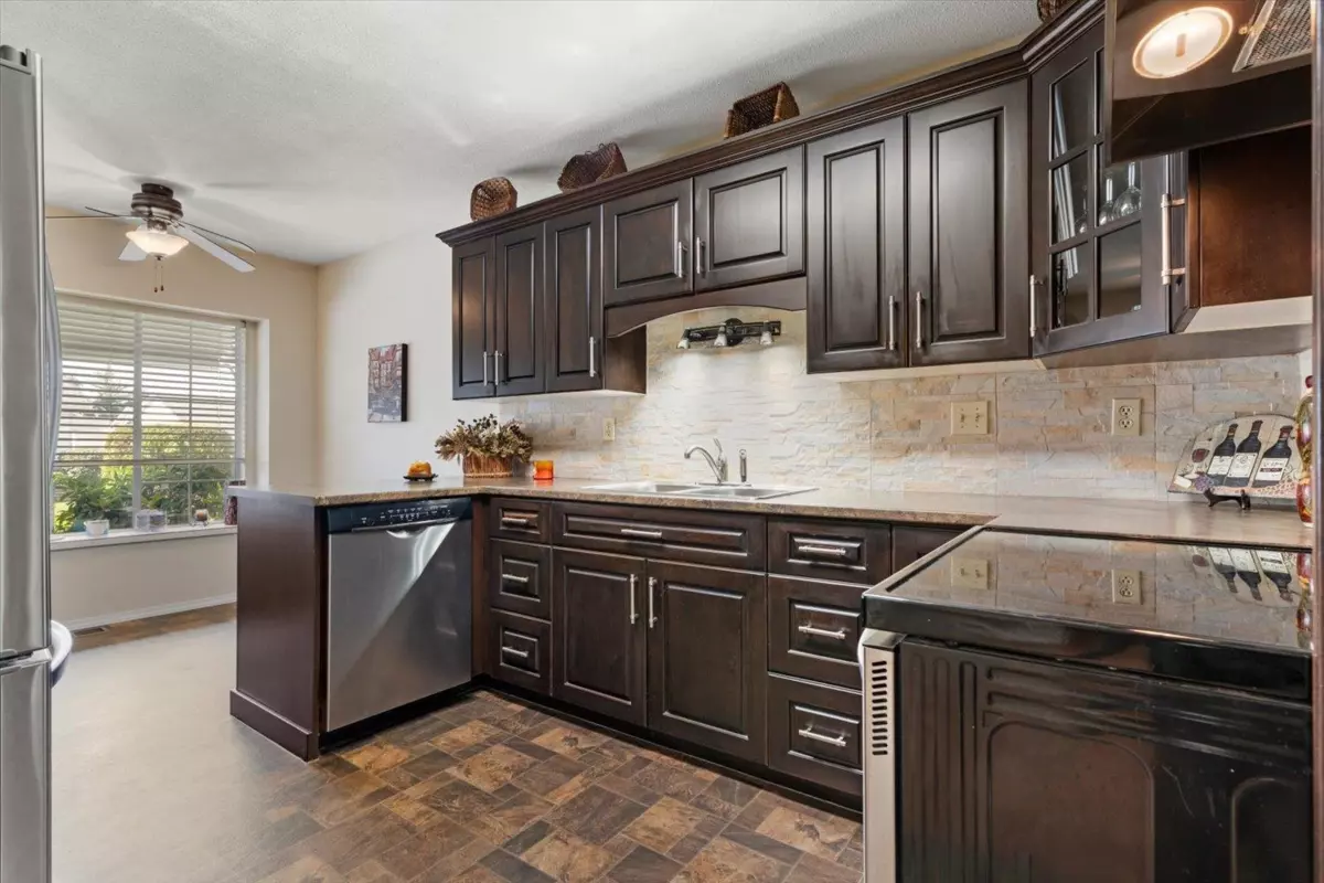 Dining Area Photo of 14 33922 King Road, Abbotsford, BC