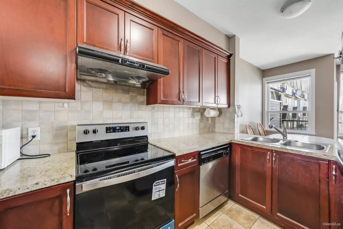 Dining Area Photo of 3 9277 121 Street, Surrey, BC