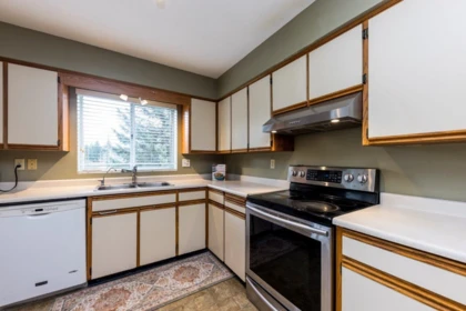 Walk-In Closet Photo of 475 Orwell Street, North Vancouver, BC