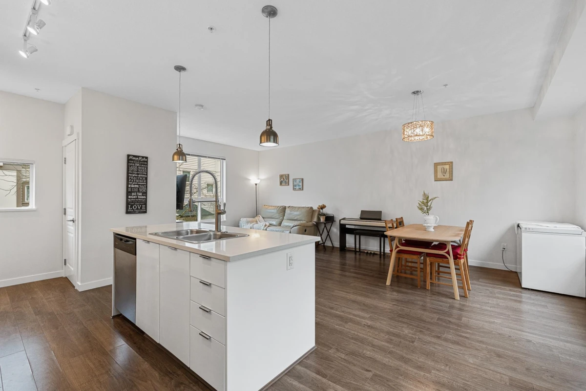 Dining Area Photo of 71 7848 209 Street, Langley, BC