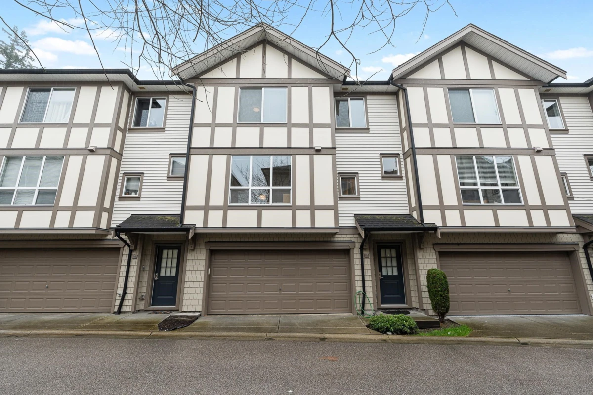 Living Room Photo of 71 7848 209 Street, Langley, BC