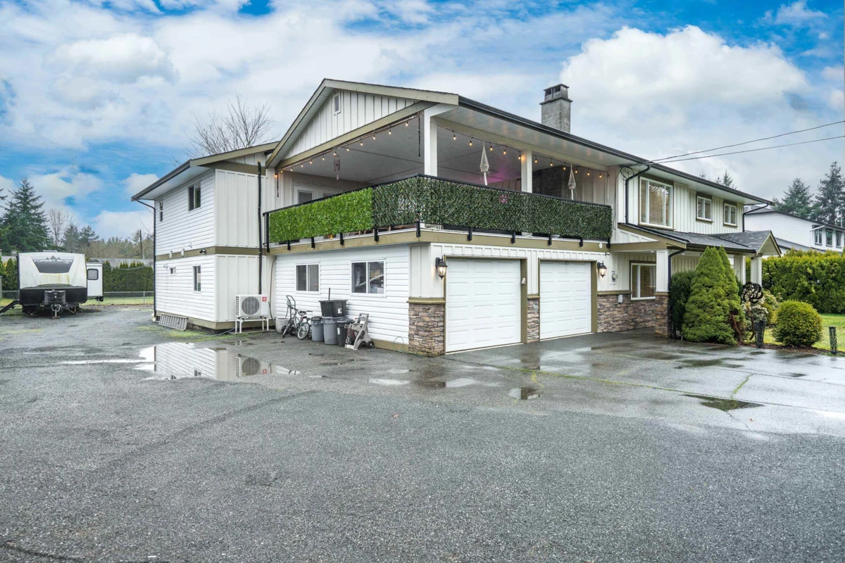 Living Room Photo of 5751 246b Street, Langley, BC