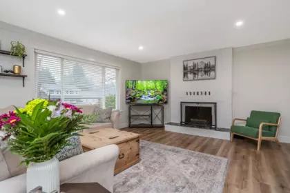 Kitchen Island Photo of 5751 246b Street, Langley, BC