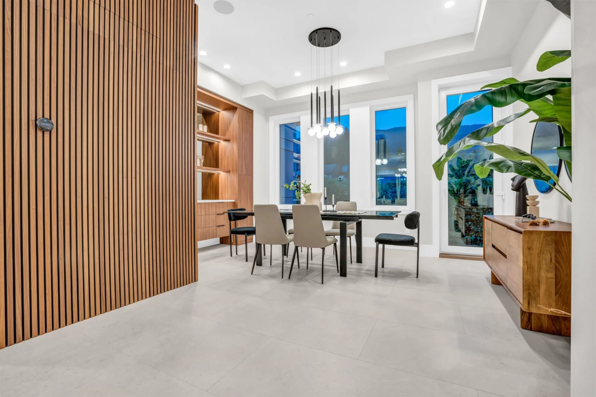 Kitchen Photo of 2380 Marine Drive, West Vancouver, BC