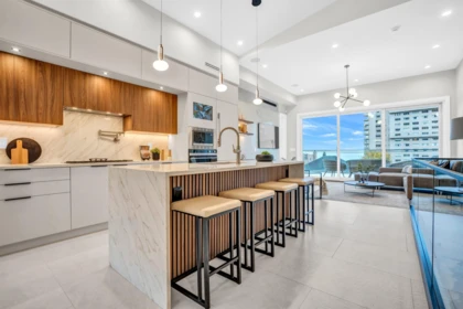 Kitchen Island Photo of 2380 Marine Drive, West Vancouver, BC
