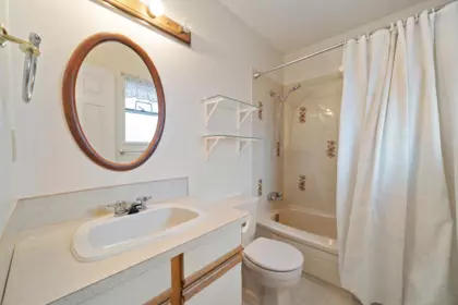 Hallway Photo of 431 Glenbrook Drive, New Westminster, BC