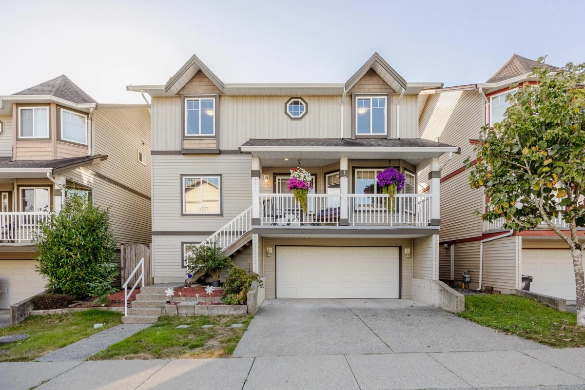 Living Room Photo of 6615 205 Street, Langley, BC