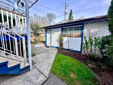 Front Yard Photo of 3281 W 30th Avenue, Vancouver, BC