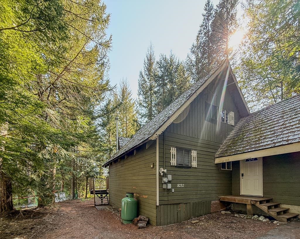 Family Room Photo of 8232 Alpine Way, Whistler, BC