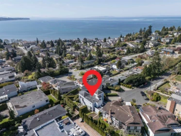 Front Yard Photo of 15662 Semiahmoo Avenue, White Rock, BC