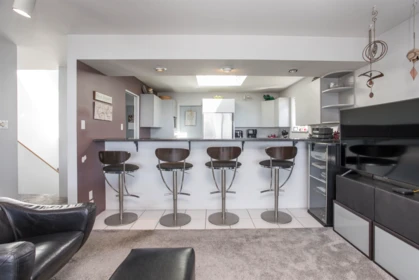 Kitchen Island Photo of 15662 Semiahmoo Avenue, White Rock, BC