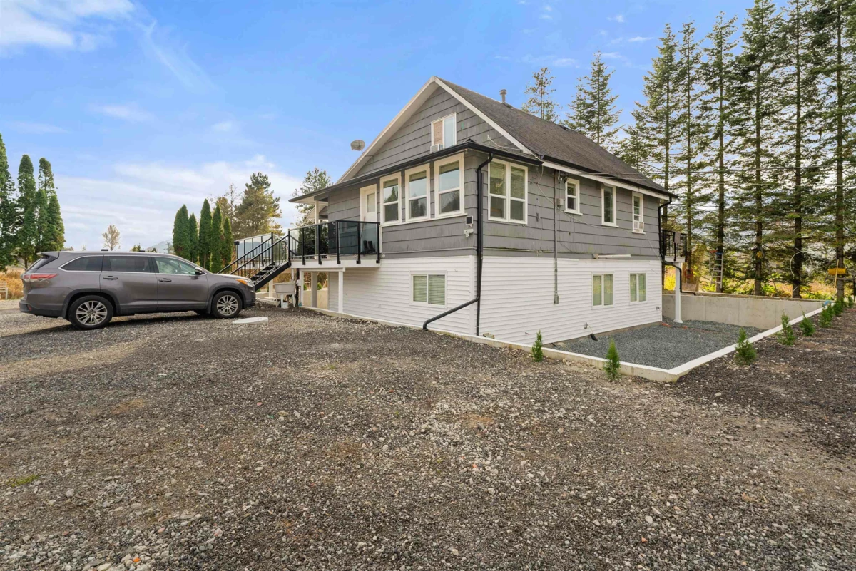 Family Room Photo of 11186 Farms Road, Mission, BC