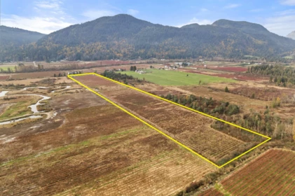 Hot Tub / Spa Photo of 11186 Farms Road, Mission, BC