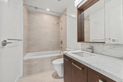 Primary Bathroom Photo of 301 7333 Murdoch Avenue, Richmond, BC