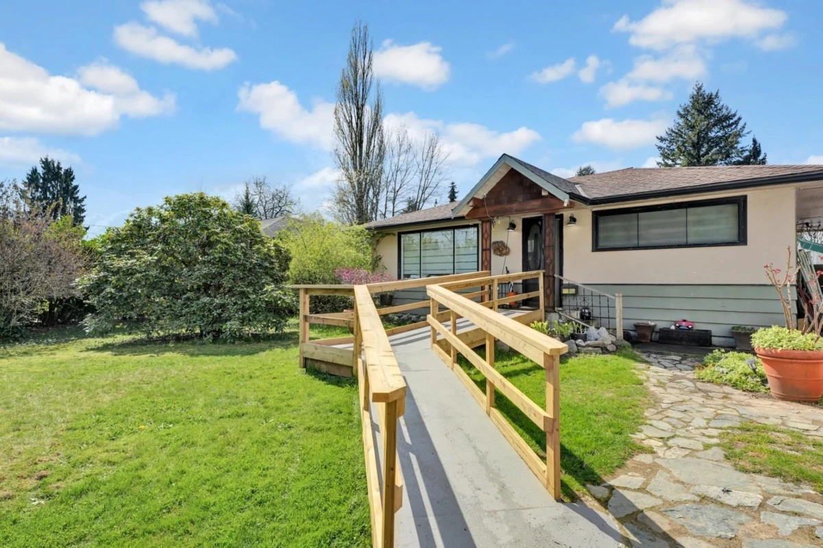 Family Room Photo of 11963 221 Street, Maple Ridge, BC