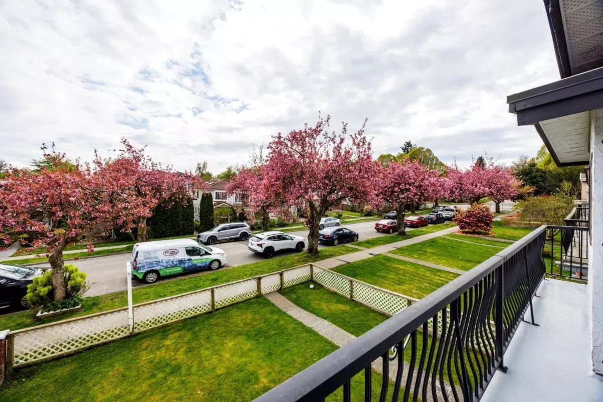 Dining Area Photo of 431 E 18th Avenue, Vancouver, BC