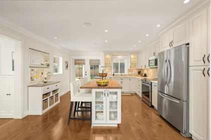 Kitchen Photo of 19864 37a Avenue, Langley, BC