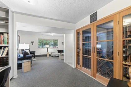 Entry Foyer Photo of 380 4th Avenue, Hope, BC