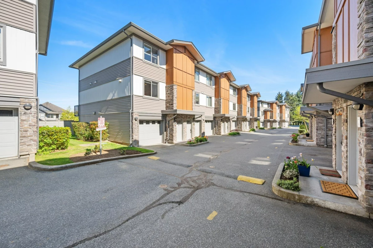 Living Room Photo of 81 34248 King Road, Abbotsford, BC