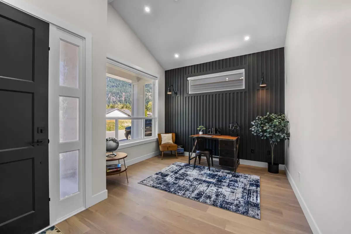 Family Room Photo of 862 Willow Place, Harrison Hot Springs, BC