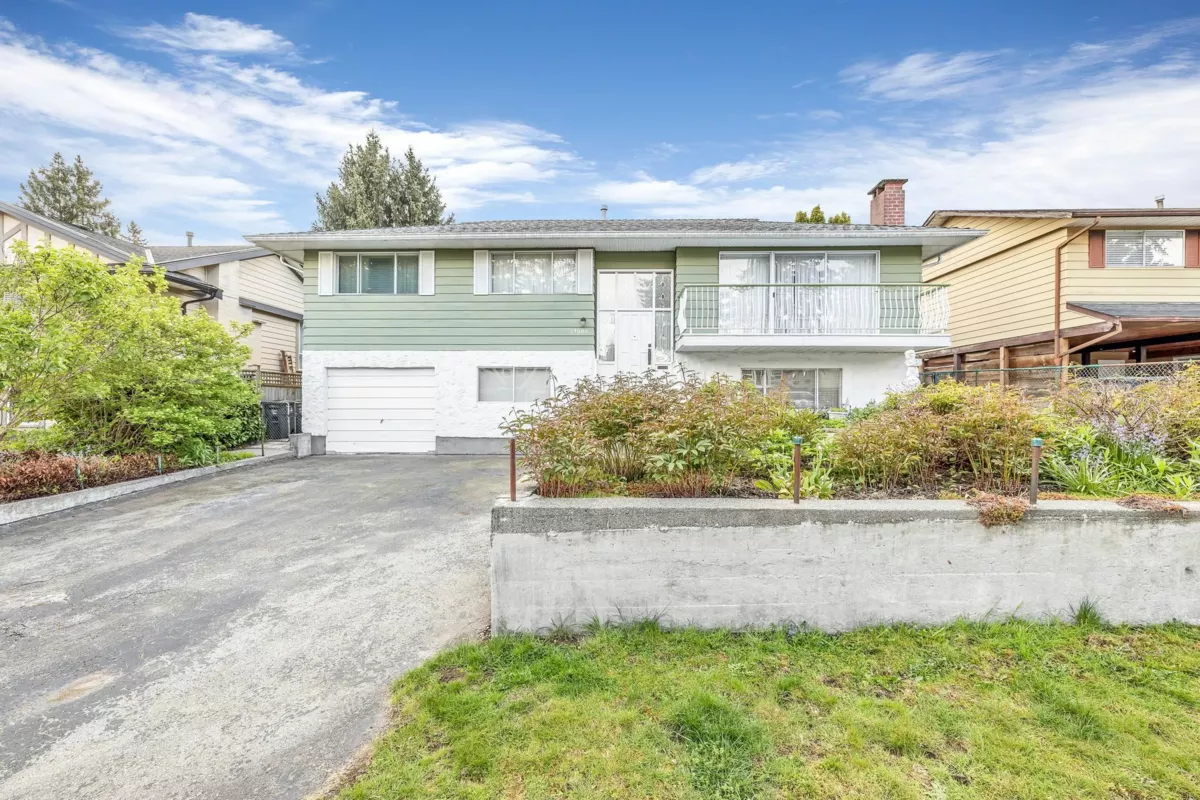 Family Room Photo of 13886 78 Avenue, Surrey, BC