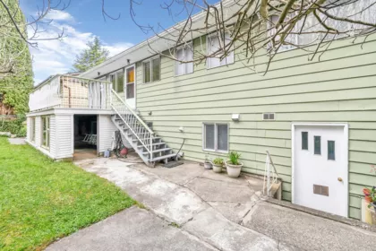 Front Yard Photo of 13886 78 Avenue, Surrey, BC