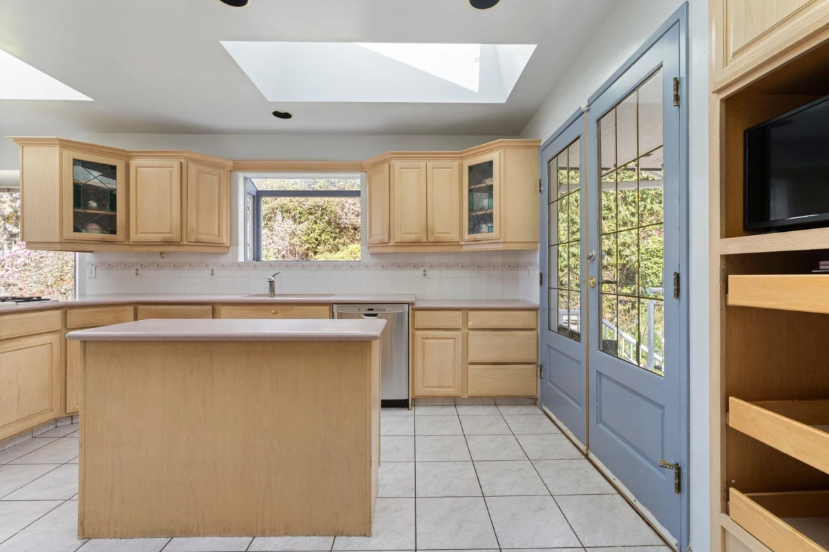 Dining Area Photo of 420 Monteray Avenue, North Vancouver, BC