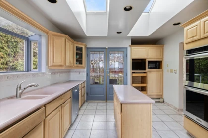 Kitchen Island Photo of 420 Monteray Avenue, North Vancouver, BC