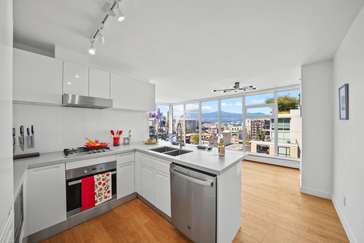 Dining Area Photo of 1205 188 Keefer Street, Vancouver, BC