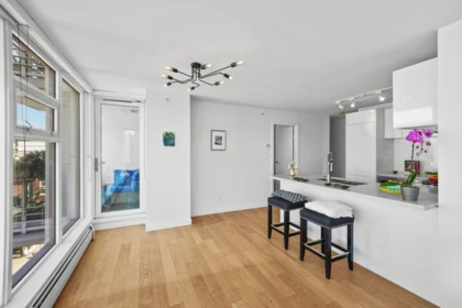 Primary Bedroom Photo of 1205 188 Keefer Street, Vancouver, BC