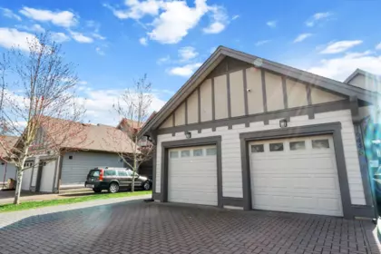 Garden / Landscaping Photo of 16447 24 Avenue, Surrey, BC
