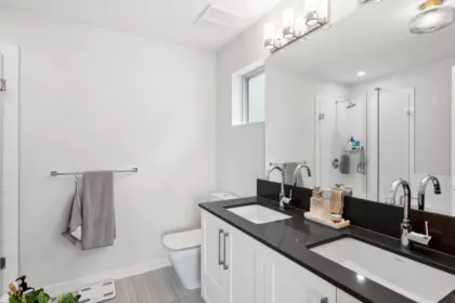Powder Room Photo of 16447 24 Avenue, Surrey, BC